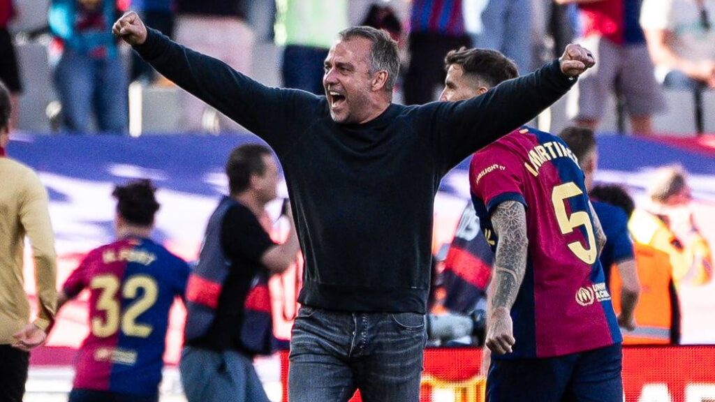 Hansi Flick celebrando la victoria en el Clásico en Montjuic