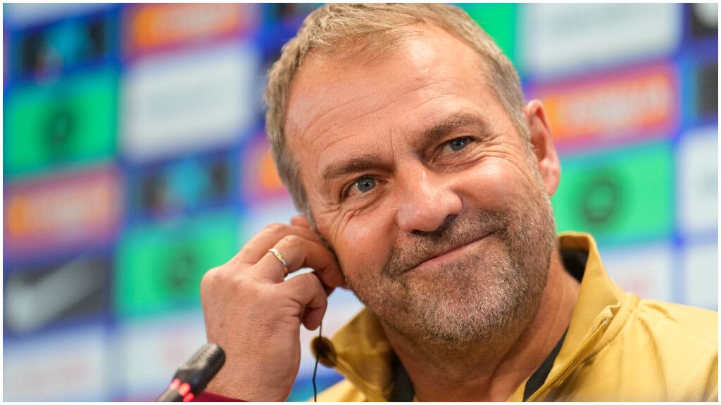  Hansi Flick en una rueda de prensa del FC Barcelona (EFE)