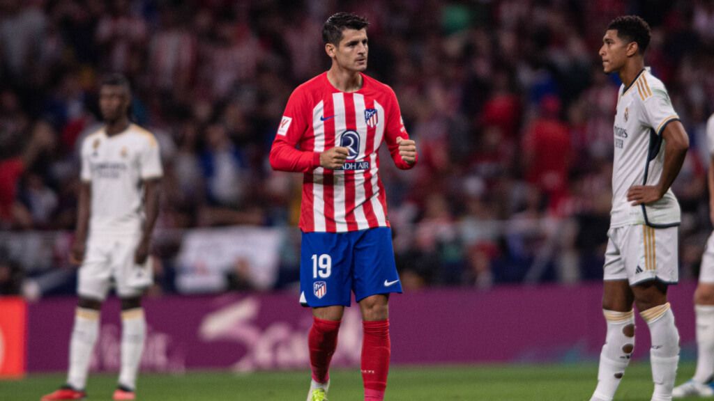 Álvaro Morata, durante un derbi de la temporada pasada jugando con el Atlético de Madrid. (foto:Cordon Press).