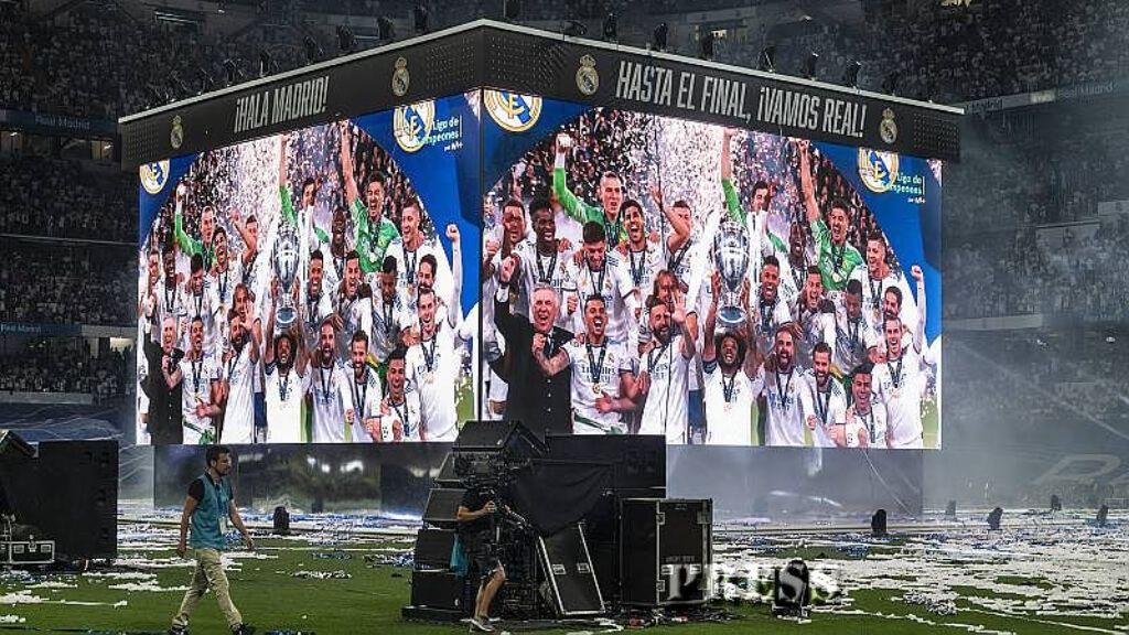  Las pantallas de la retransmisión de la final de Champions en el Santiago Bernabéu