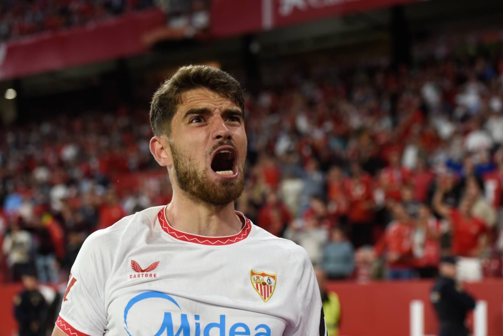 García Pascual celebra su gol a Las Palmas.