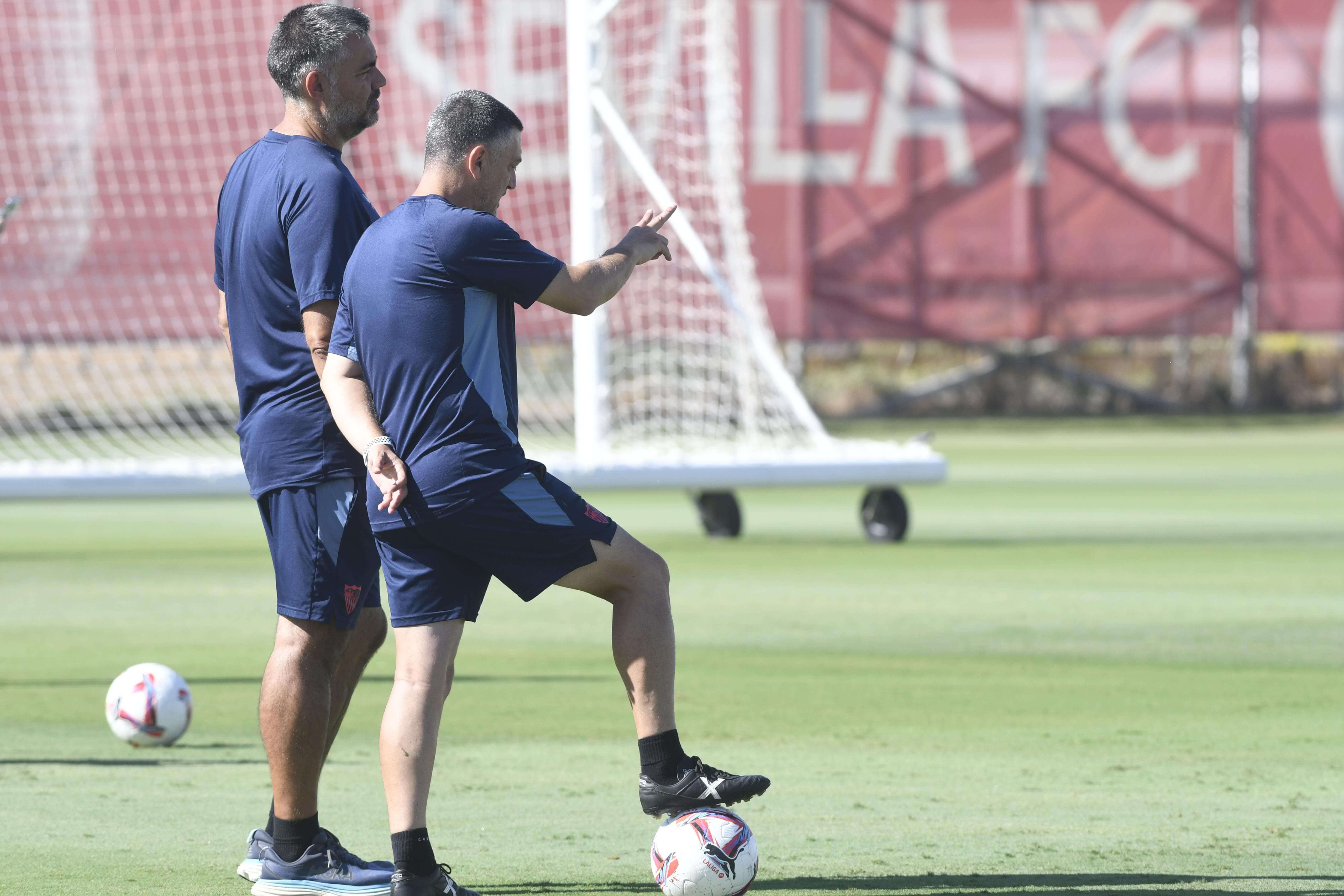 García Pimienta, en el entrenamiento de este viernes.