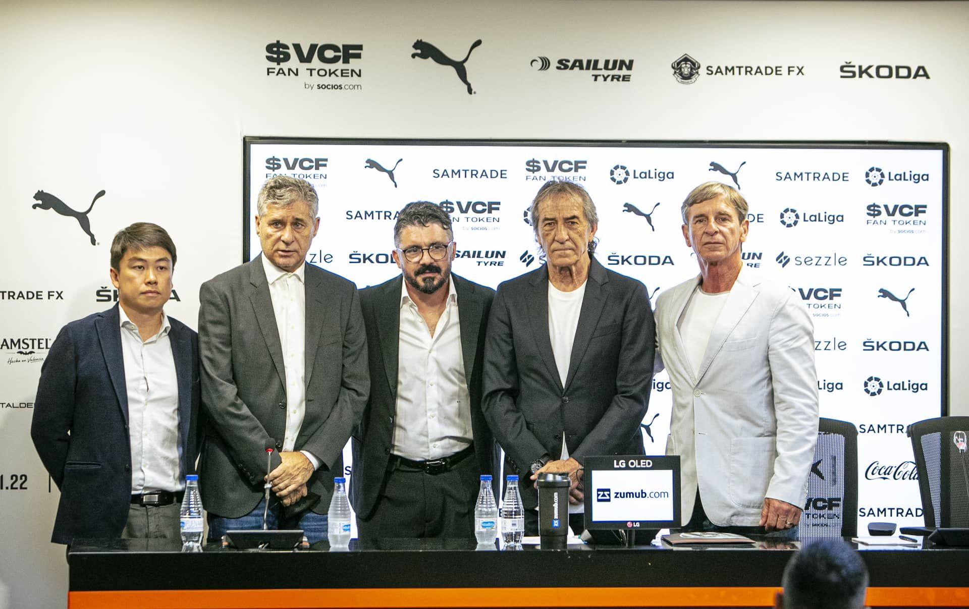  Gattuso en su presentación junto a Miguel Tendillo, Ricardo Arias y Miguel Ángel Bossio (Foto; Valencia CF)