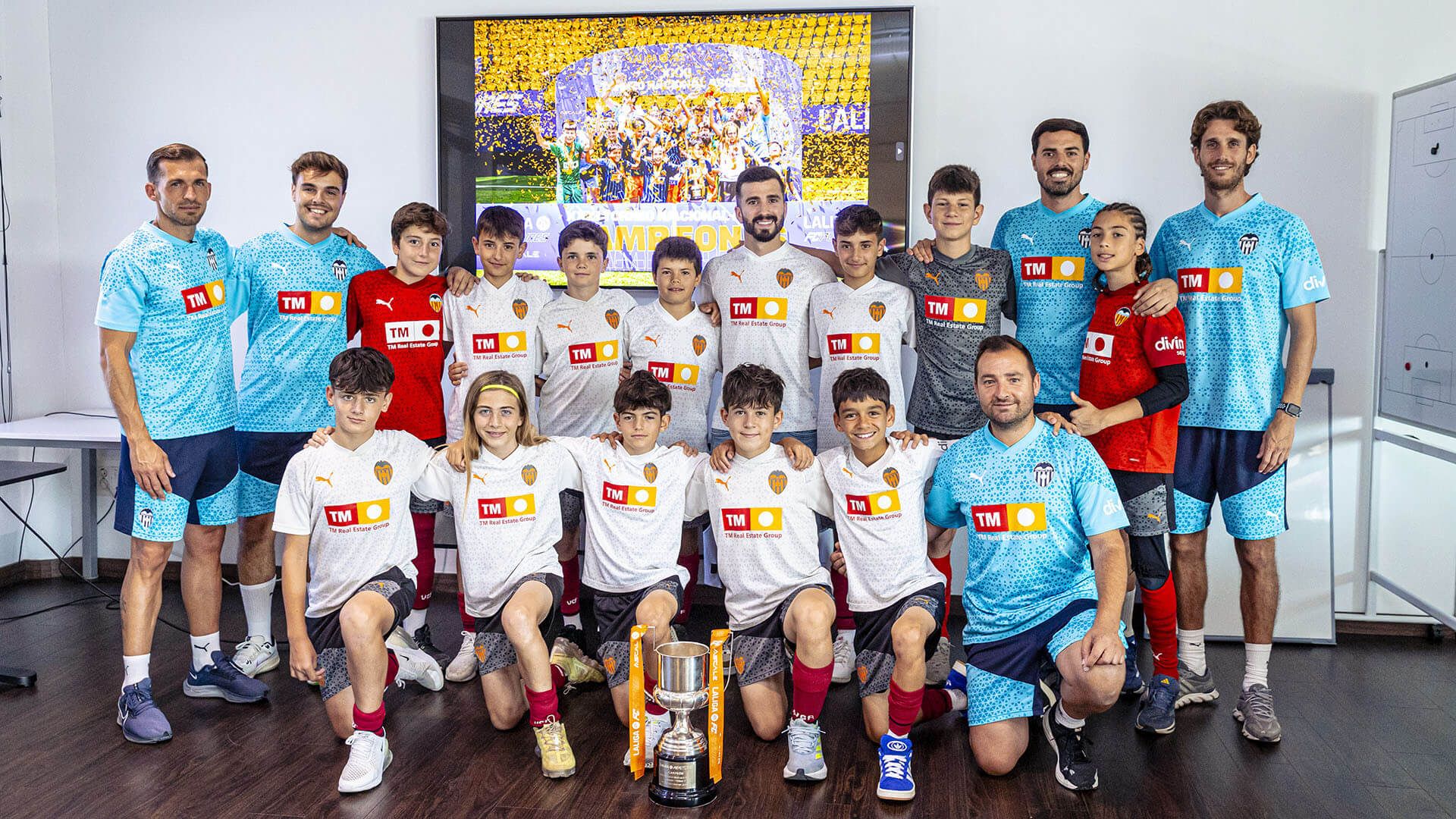  Gayà sorprende a los chavales de LALIGA FC Futures