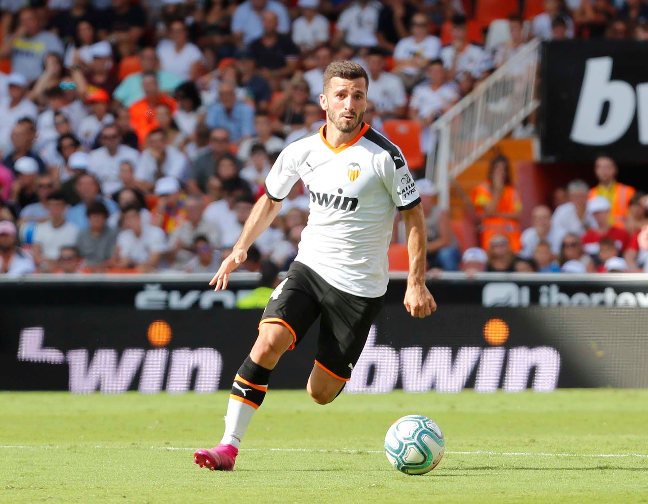  José Gayà, en un partido ante el CD Leganés en Mestalla.