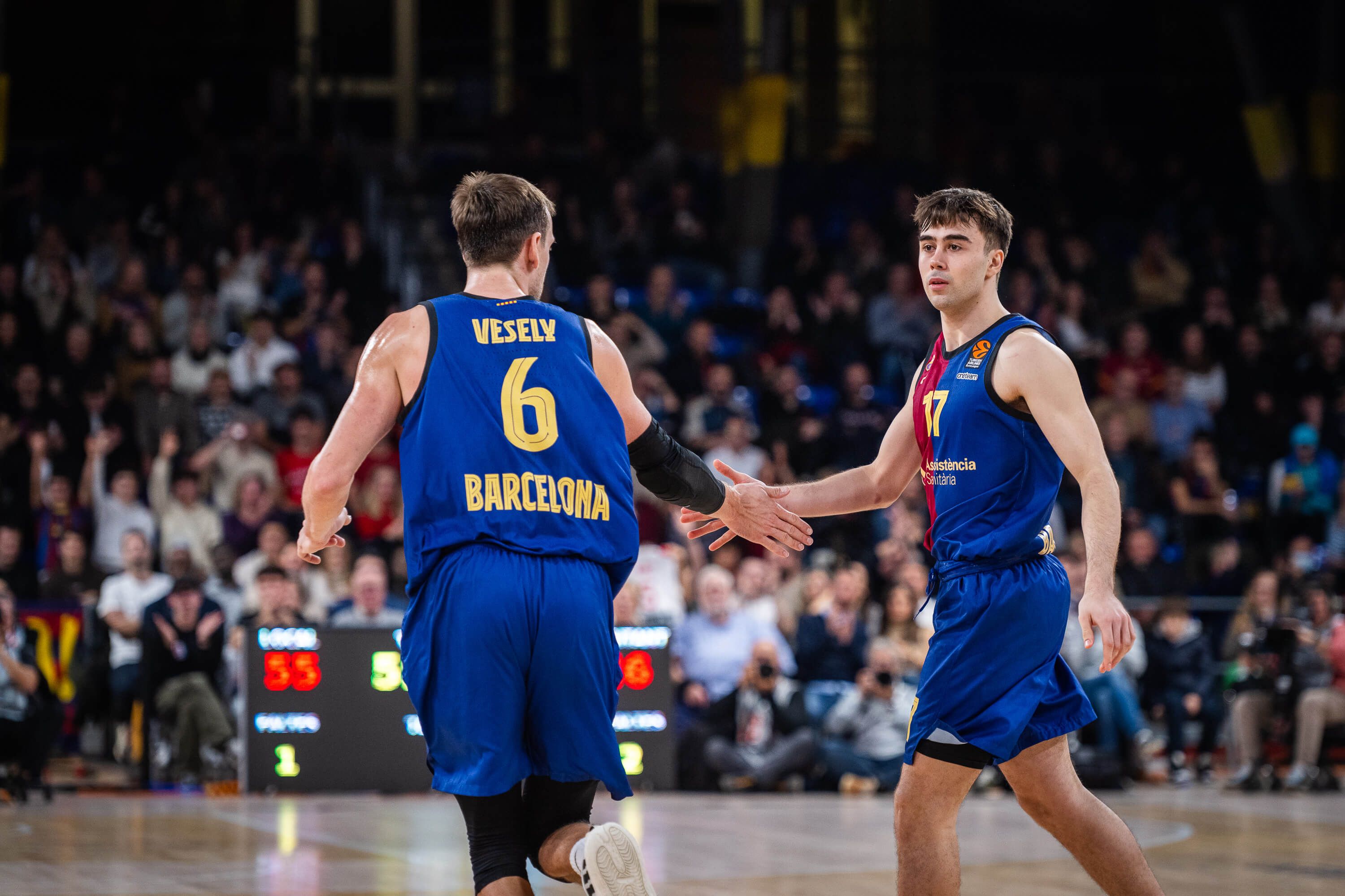 Jan Vesely y Juan Núñez, en el partido ante Olimpia Milano