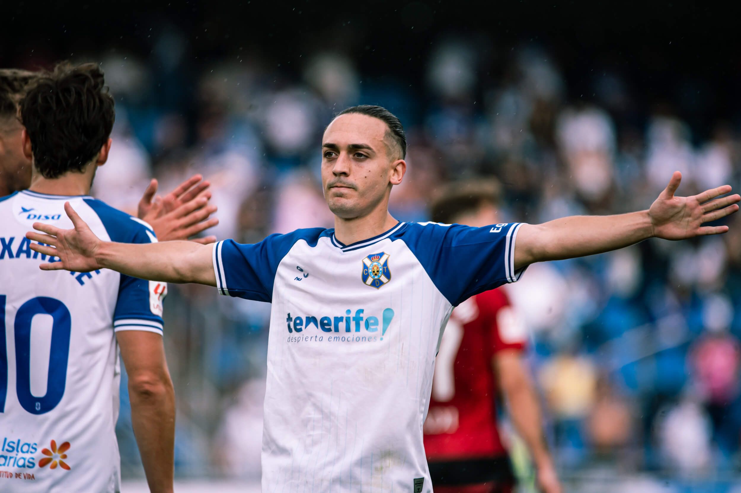 La celebración de Luismi ante el Mirandés.