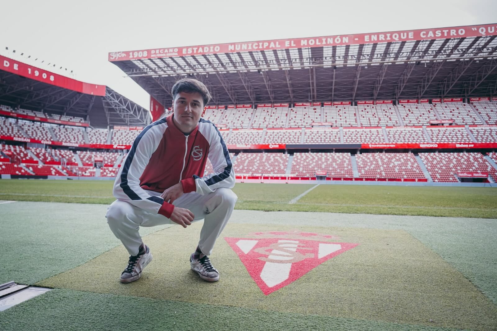 Carlos Dotor, en su presentación en El Molinón.