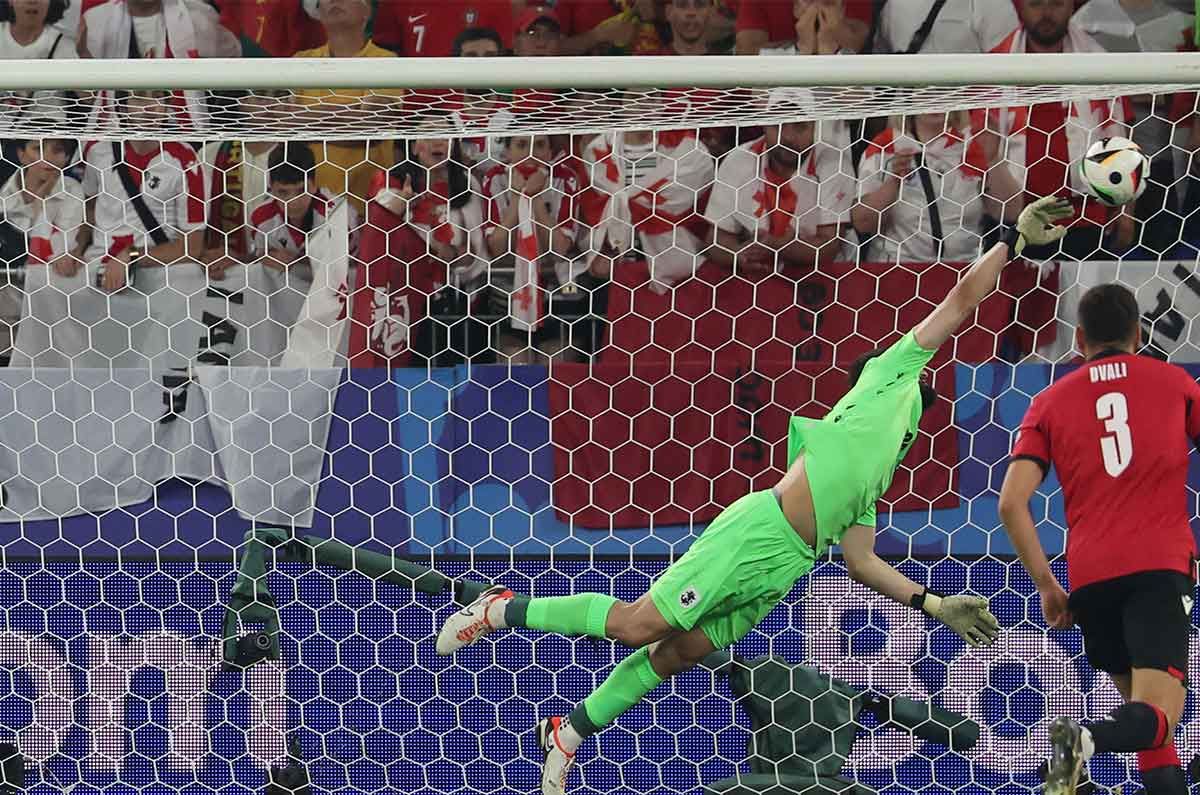  Giorgi Mamardashvili, mejor portero de la Eurocopa