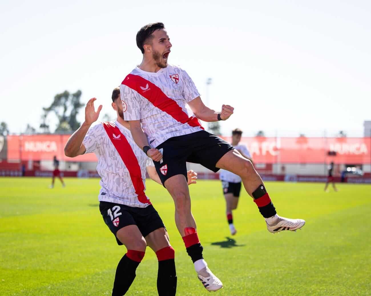  Alexandro, celebrando su gol ante el Hércules.