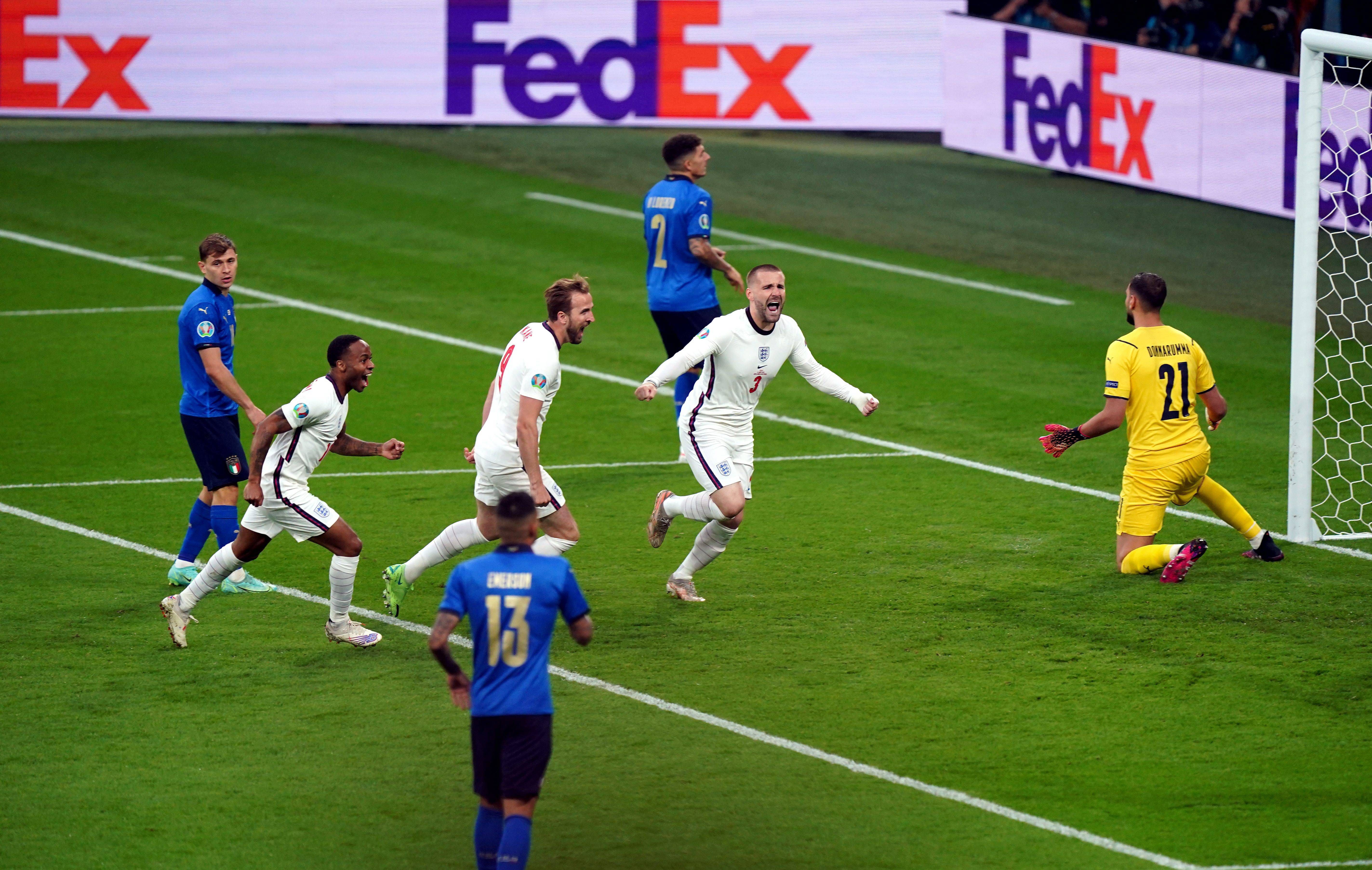  Luke Shaw celebra tras marcar su gol en la final de la Eurocopa.