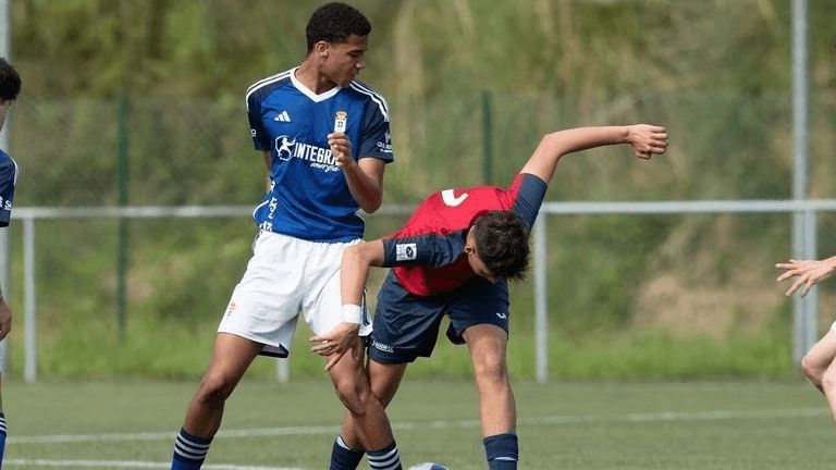 Jorell Robert con el Real Oviedo.