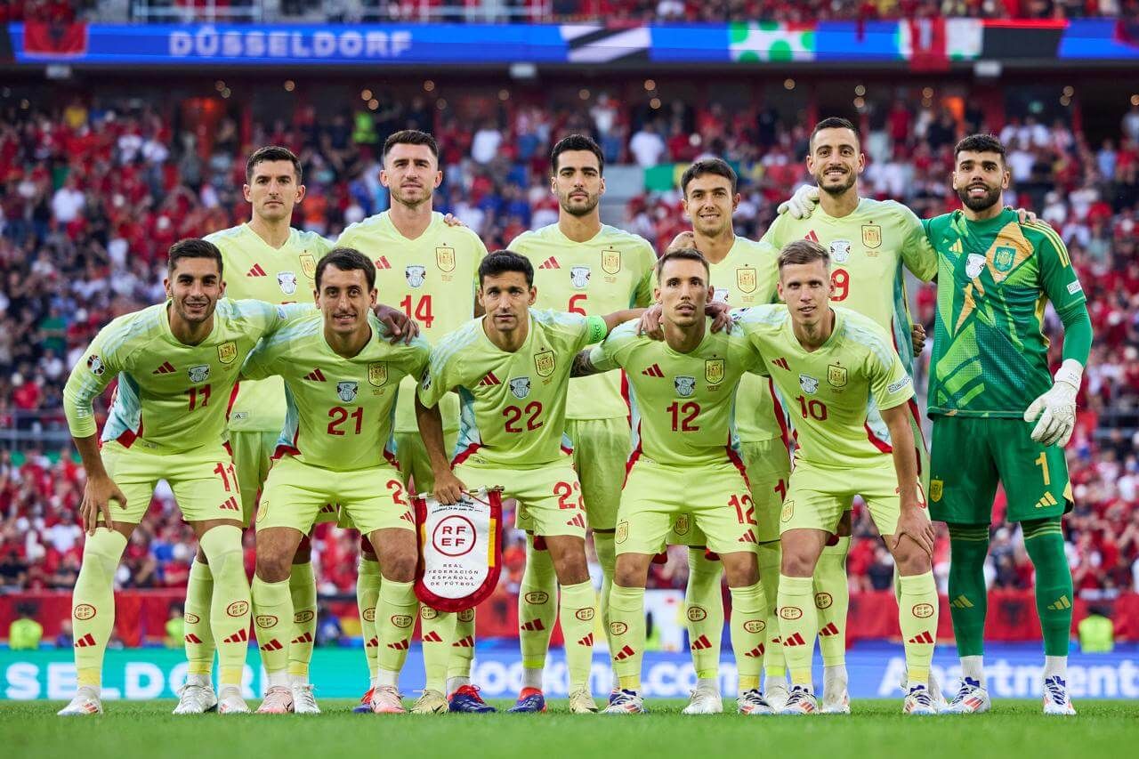  El once de España ante Albania.