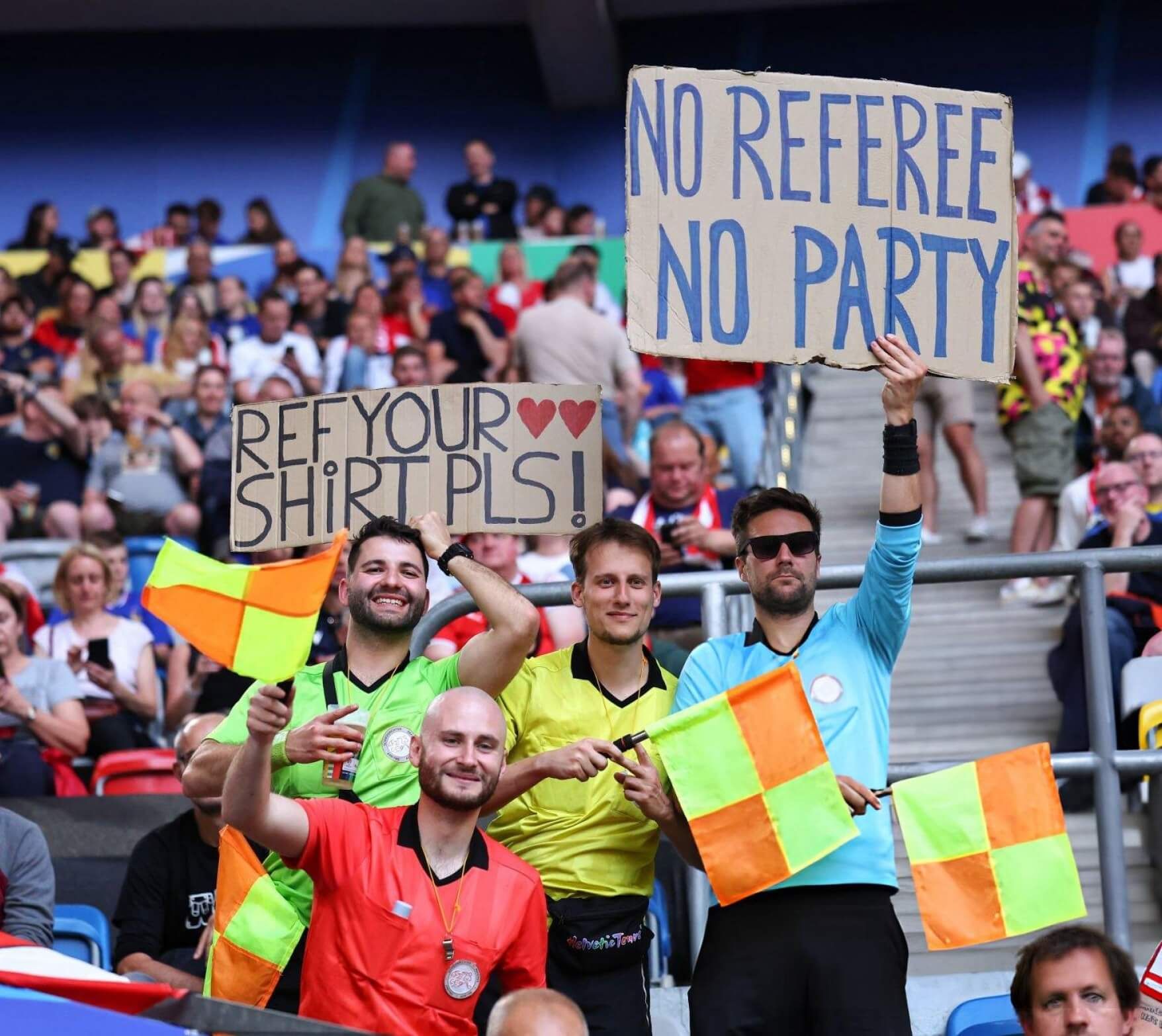  Un grupo de aficionados mostró su apoyo a Gil Manzano (Redes Sociales)