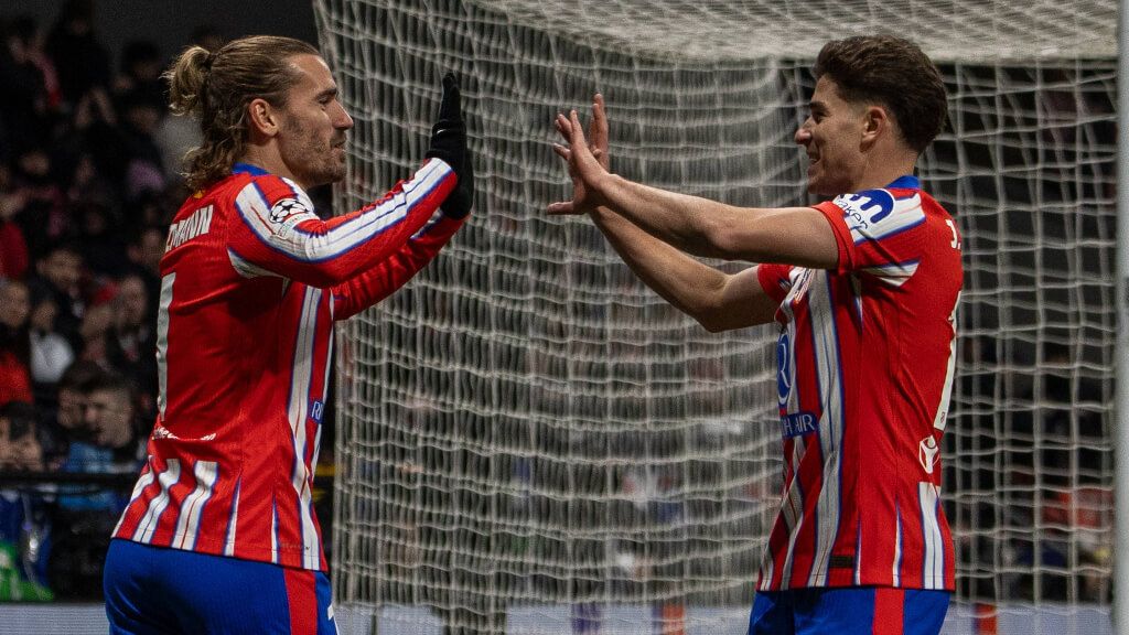  Antoine Griezmann y Julián Álvarez celebran un gol del Atlético de Madrid (Cordon Press)