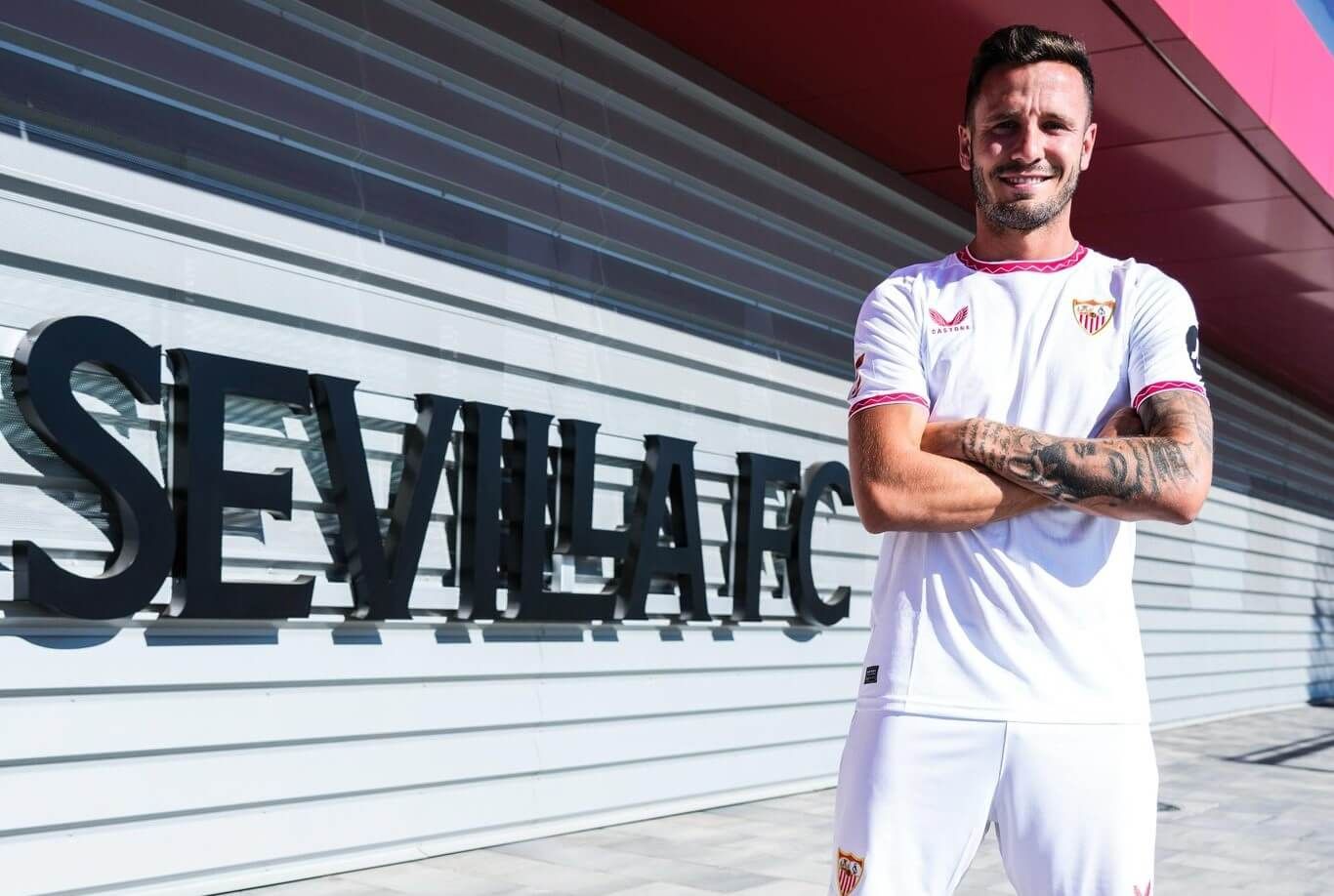  Saúl Ñíguez posa como sevillista.