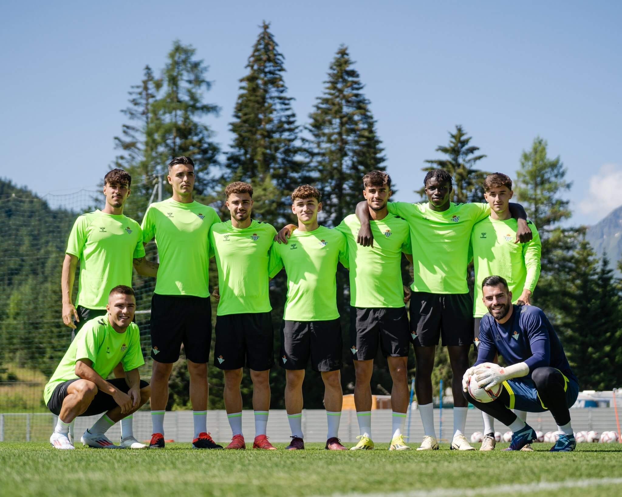 Nobel Mendy, uno de los nueve canteranos en Austria