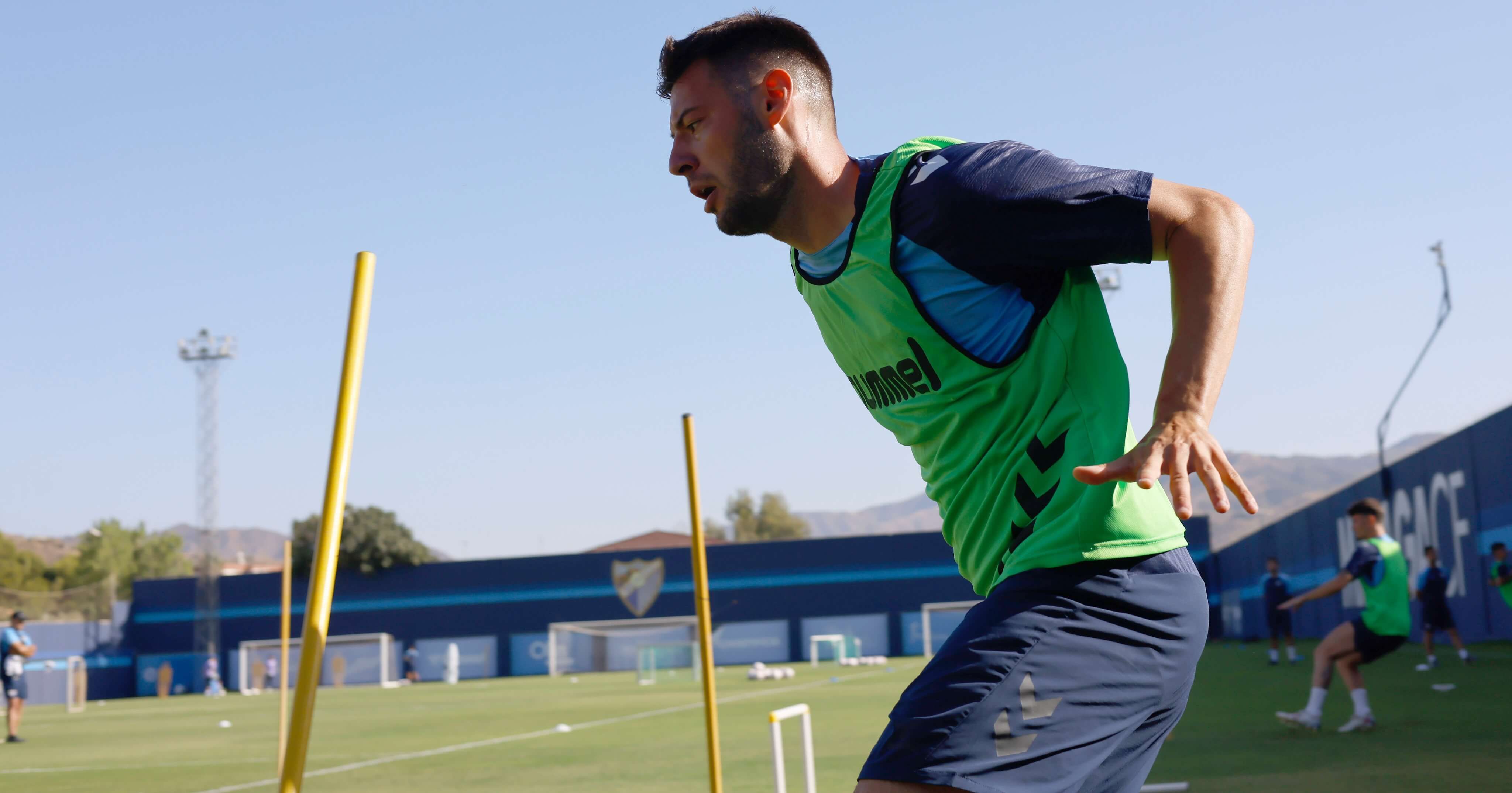  Roko Baturina en su primer entrenamiento con el Málaga.