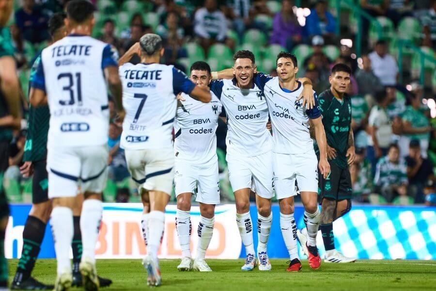  Ocampos, en su debut en México.