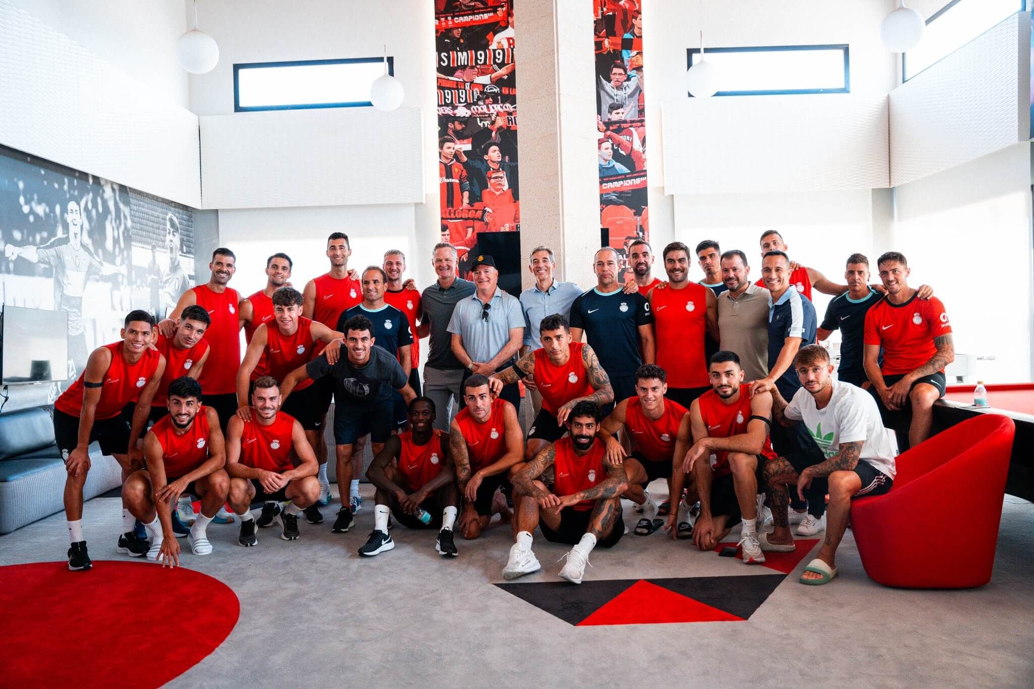  Steve Kerr con la plantilla del Mallorca (Mallorca)