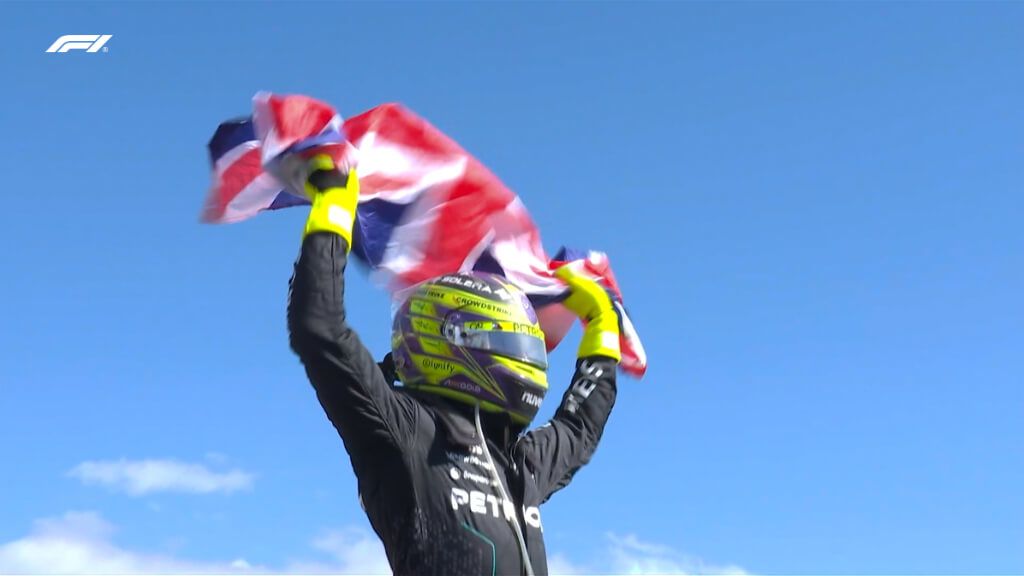  Lewis Hamilton, emocionado tras ganar el Gran Premio de Silverstone.