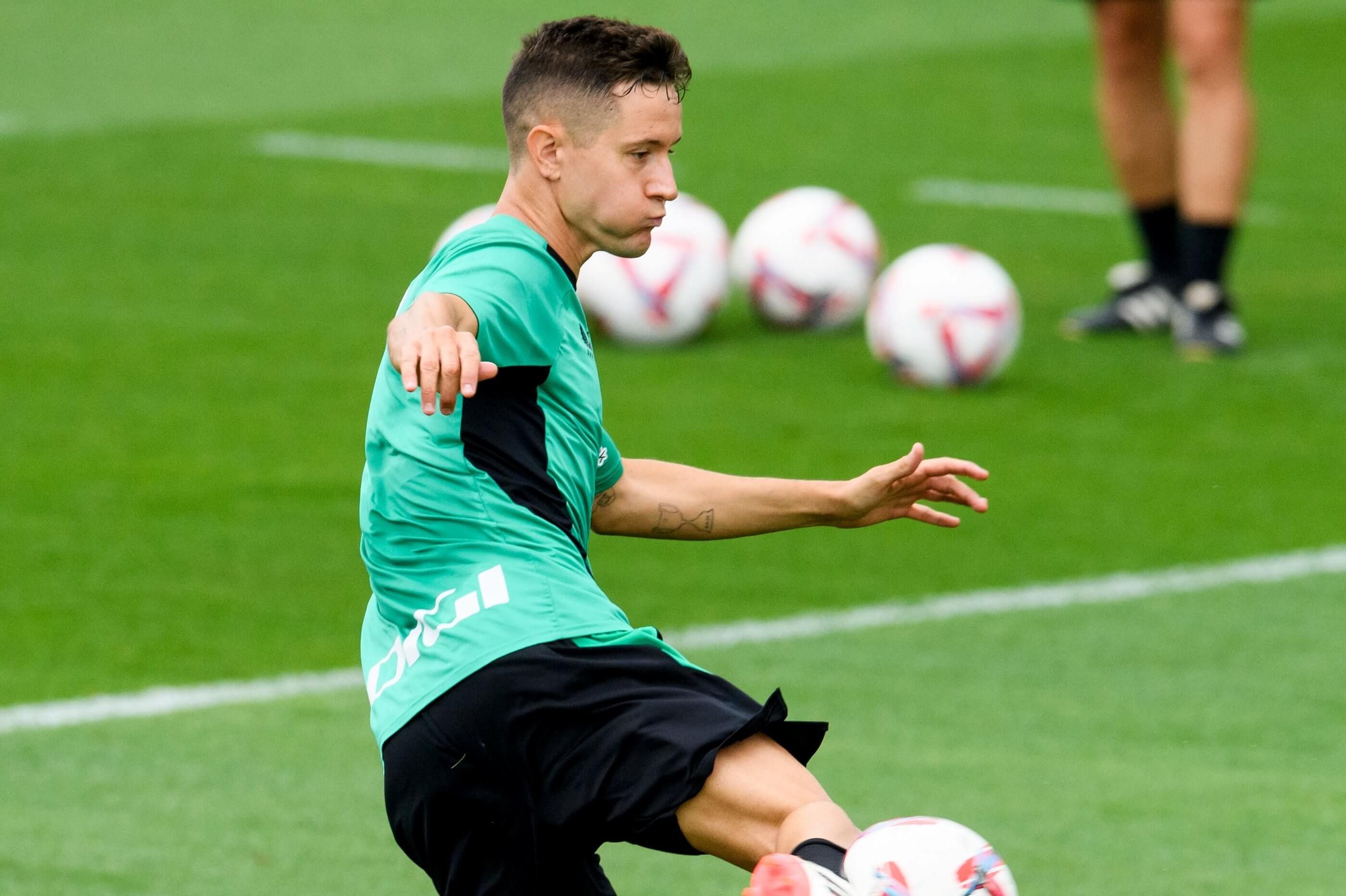  Golpeo de Ander Herrera en Lezama.