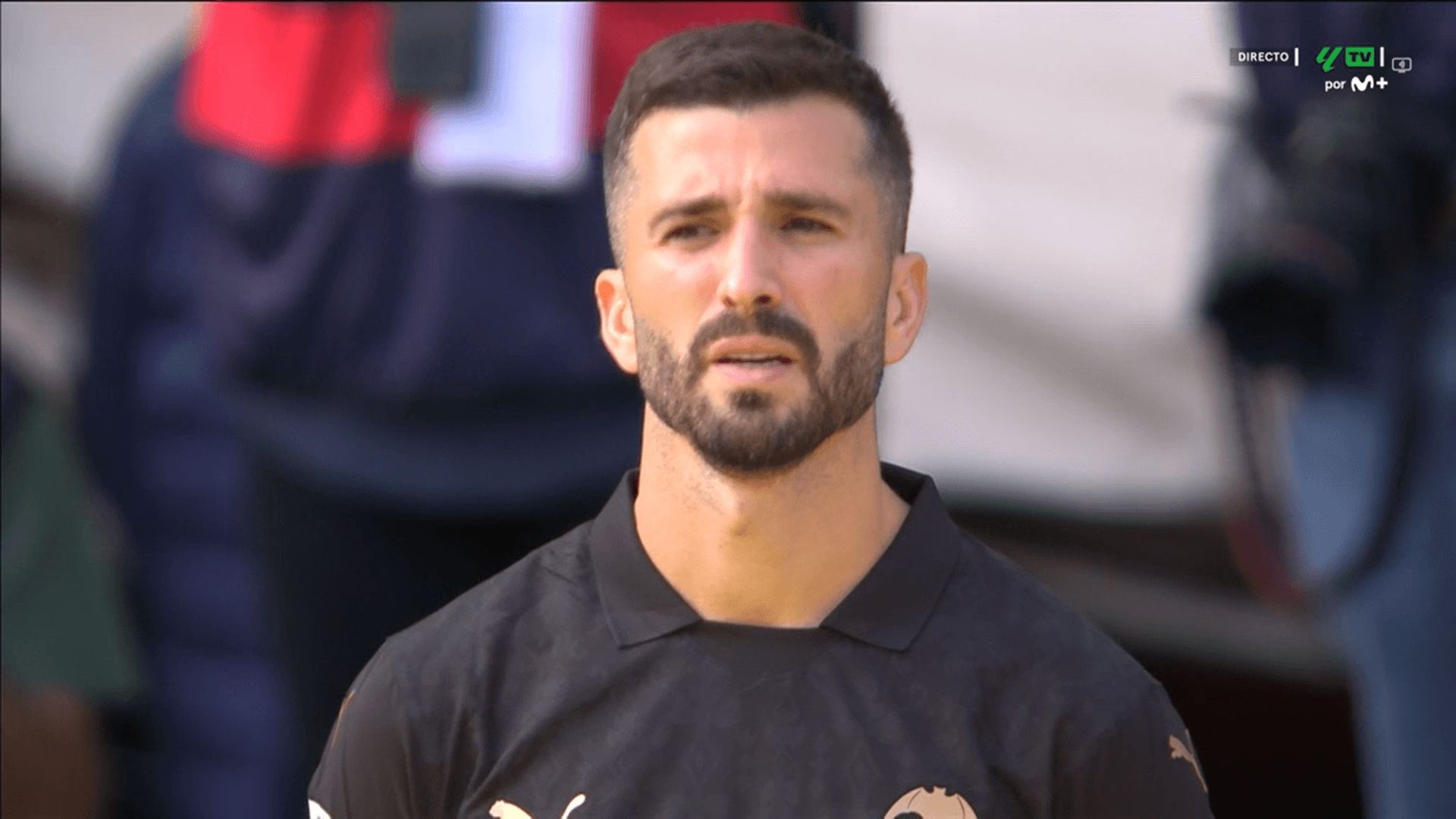  José Luis Gayà canta el Himno de València previo a jugar ante el Betis.
