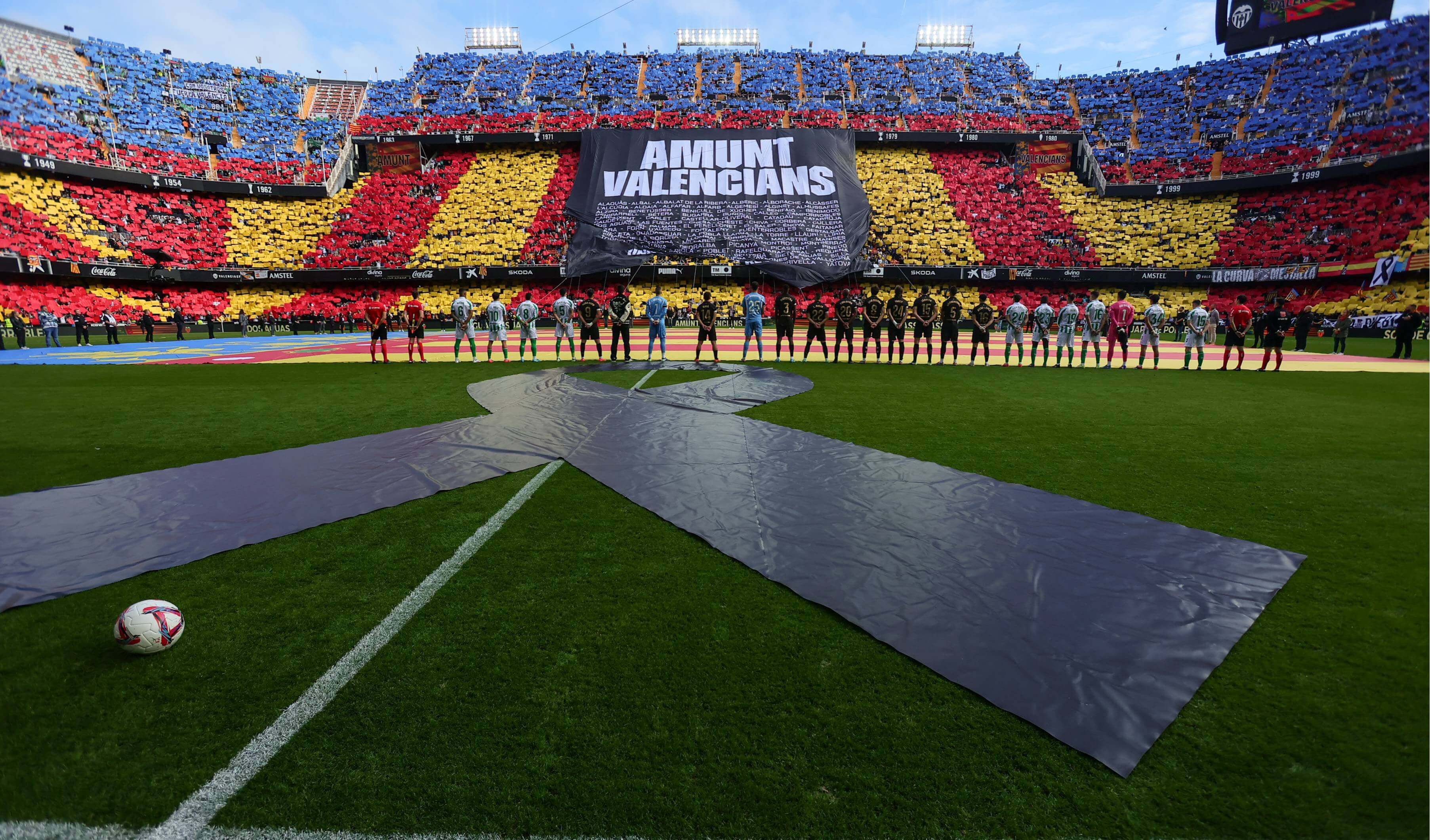Homenaje en Mestalla tras la DANA.