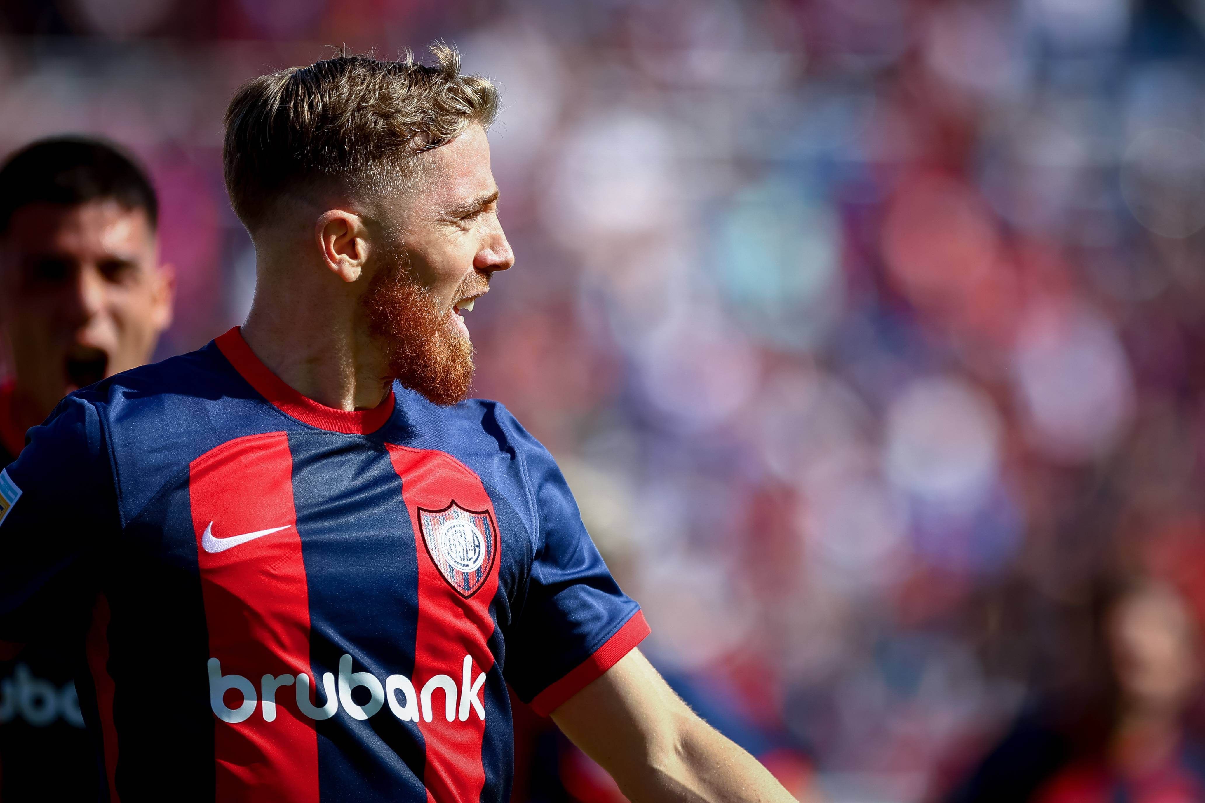 Iker Muniain, durante un partido con San Lorenzo.