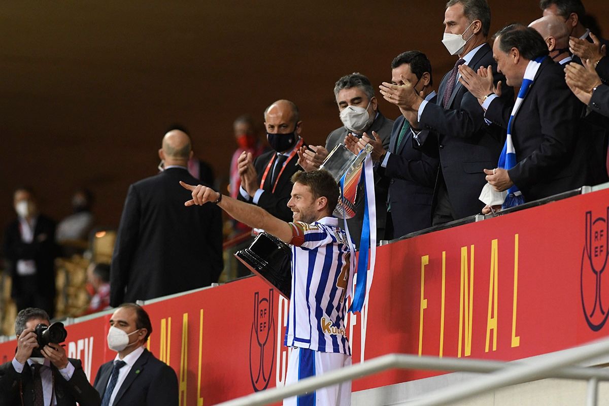  Illarramendi recoge la Copa del Rey.