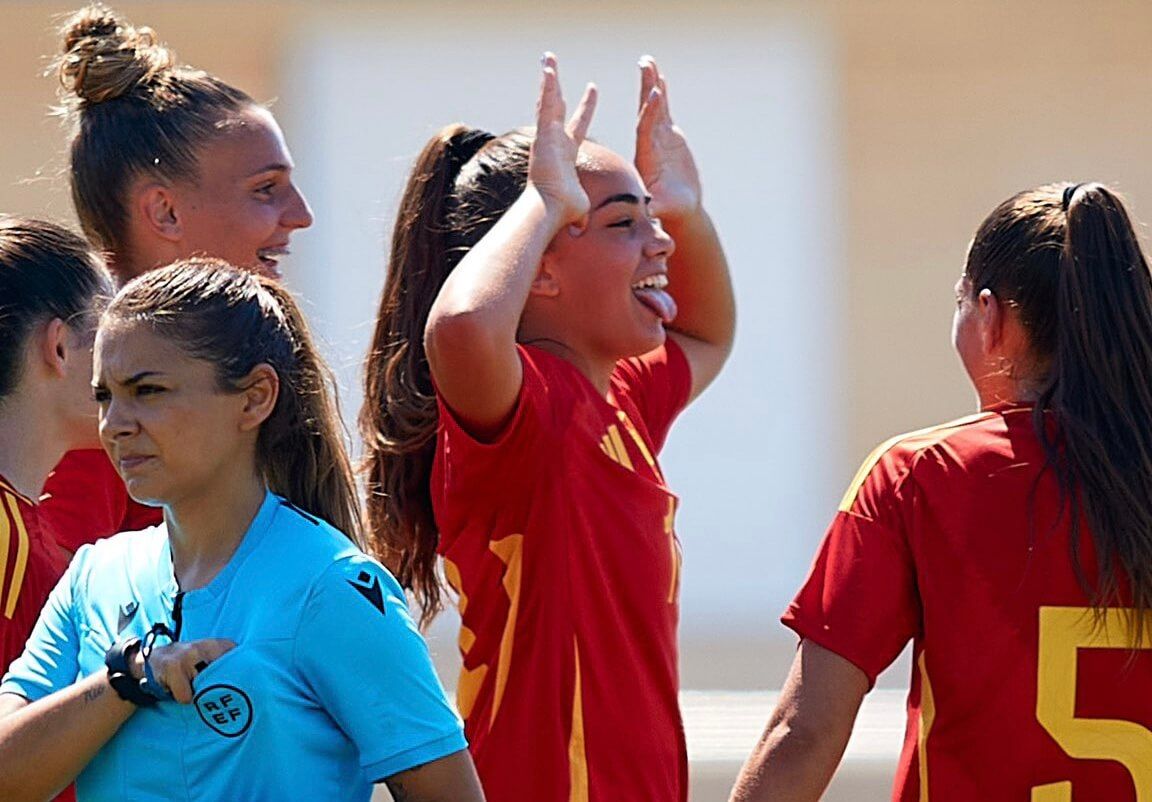 Daniela Arques celebra uno de los dos tantos que firmó con la Sub-19 ante Estados Unidos.