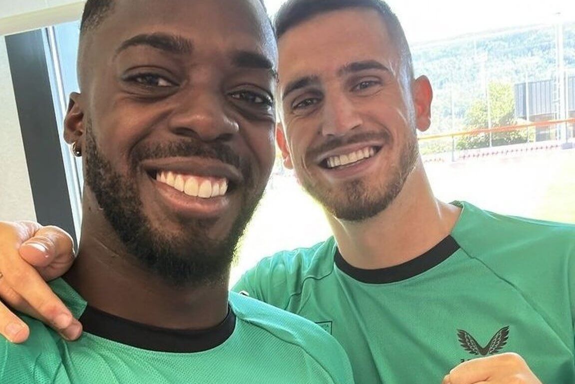  Iñaki Williams y Oihan Sancet tratan de llegar al partido de vuelta en Old Trafford.
