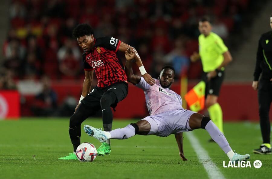  Iñaki Williams y Johan Mojica, durante el Mallorca - Athletic.