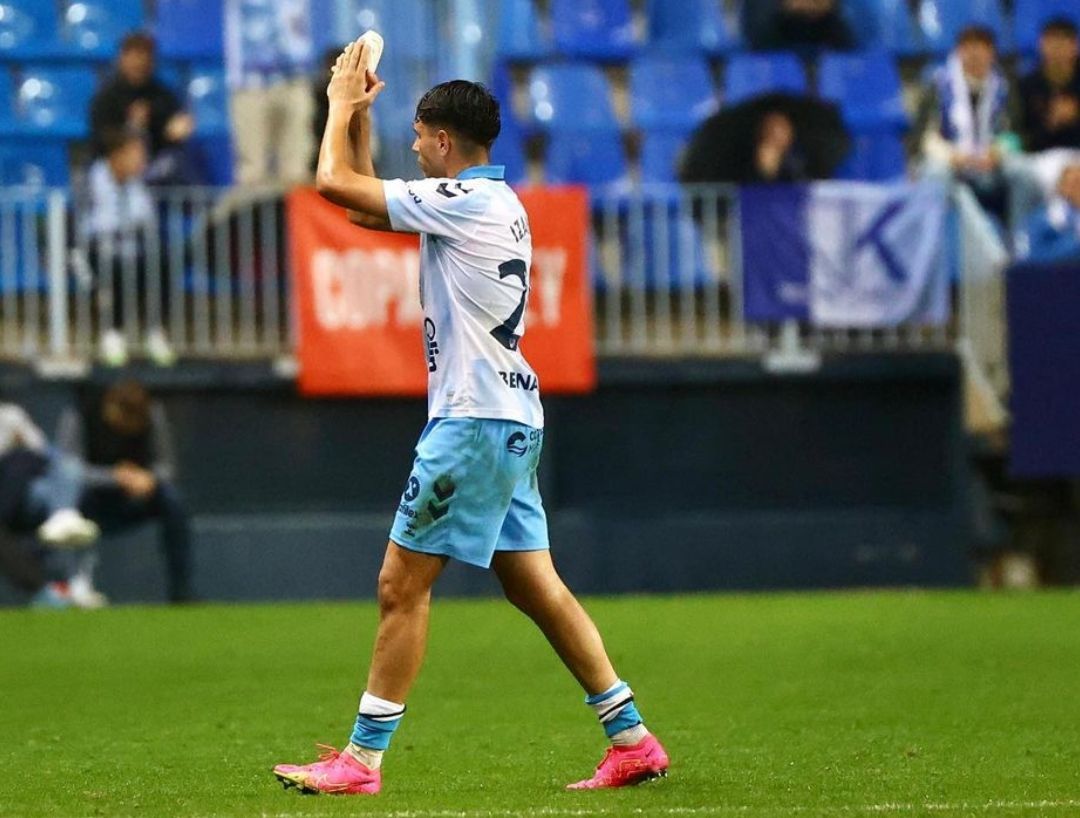  Izan Merino se marcha ovacionado de La Rosaleda. (MCF)