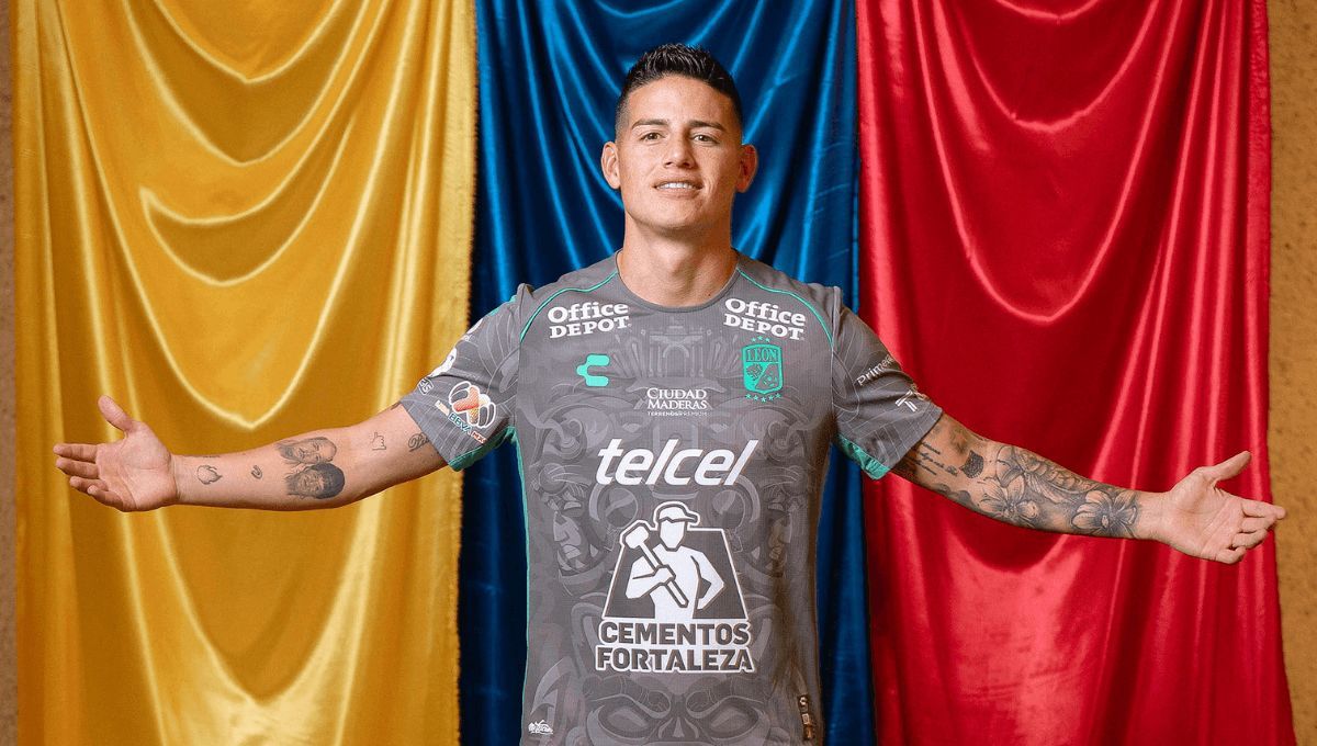  James Rodríguez posa con Club León.