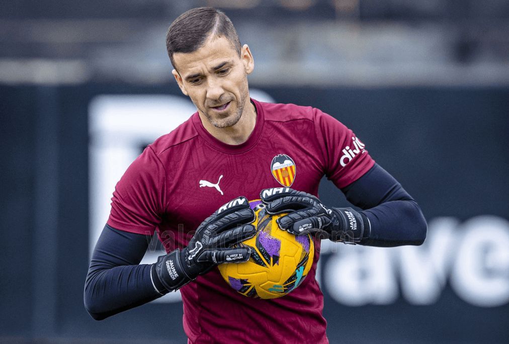 Jaume Doménech, en un entrenamiento del Valencia CF.