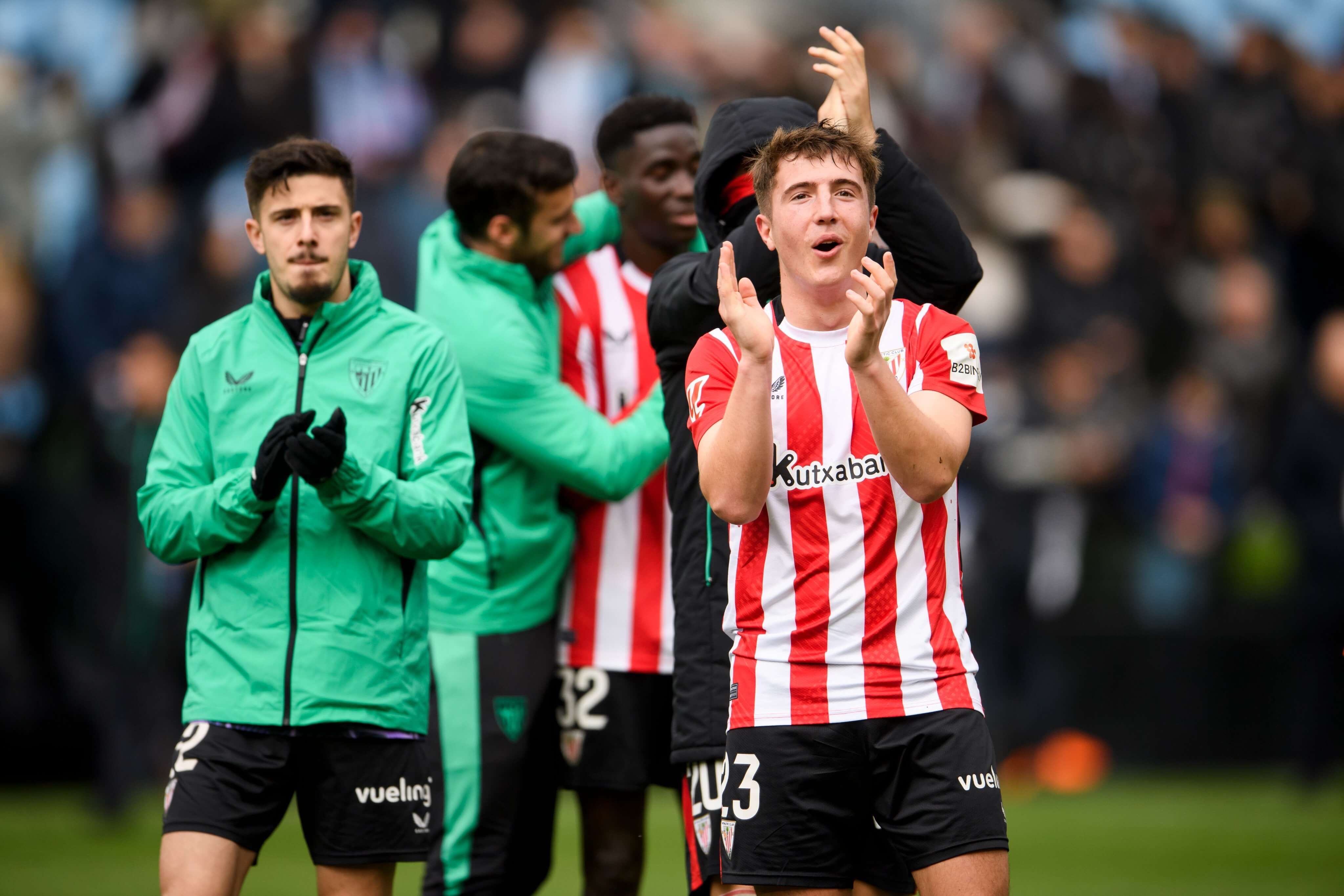  Jauregizar y Nico Serrano celebran la victoria ante el Celta en Balaídos.