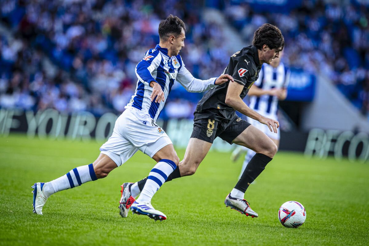 Javi Guerra, ante la Real Sociedad.