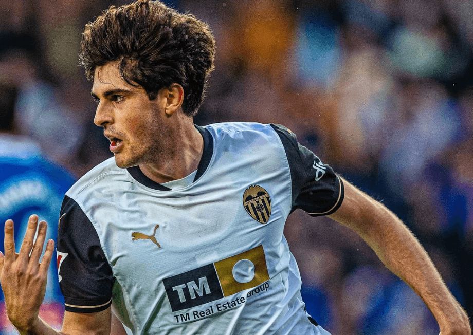 Javi Guerra celebra un gol