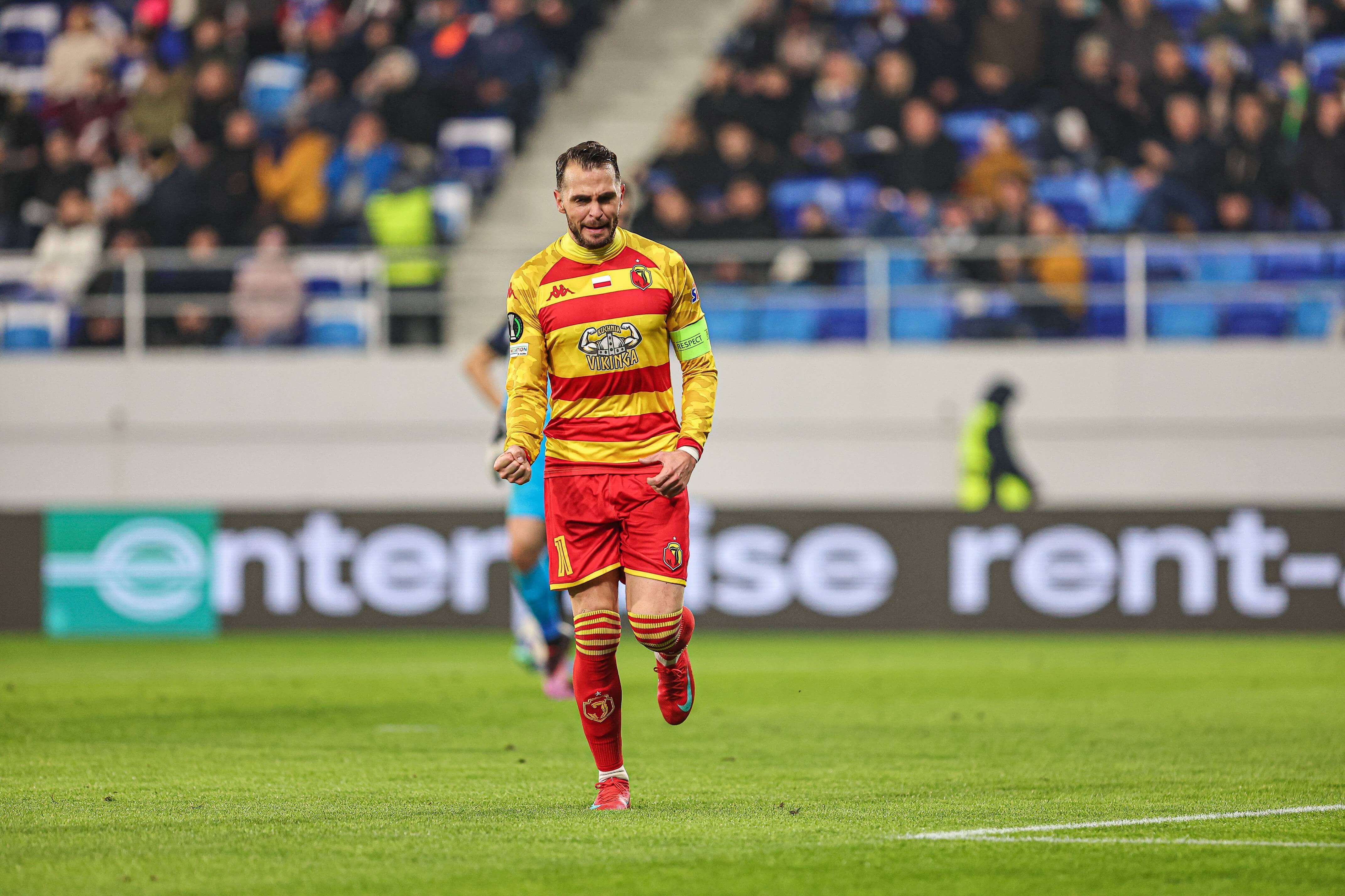 Jesús Imaz celebra uno de sus goles en el TSC-Jagiellonia Bialystok.