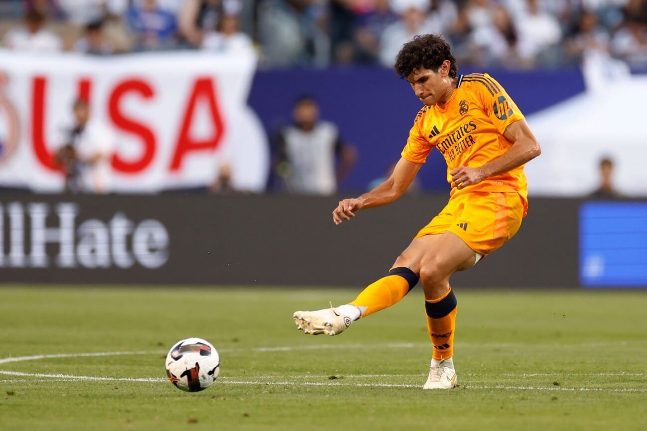  Jesús Vallejo, en el amistoso del Real Madrid ante el Milan.