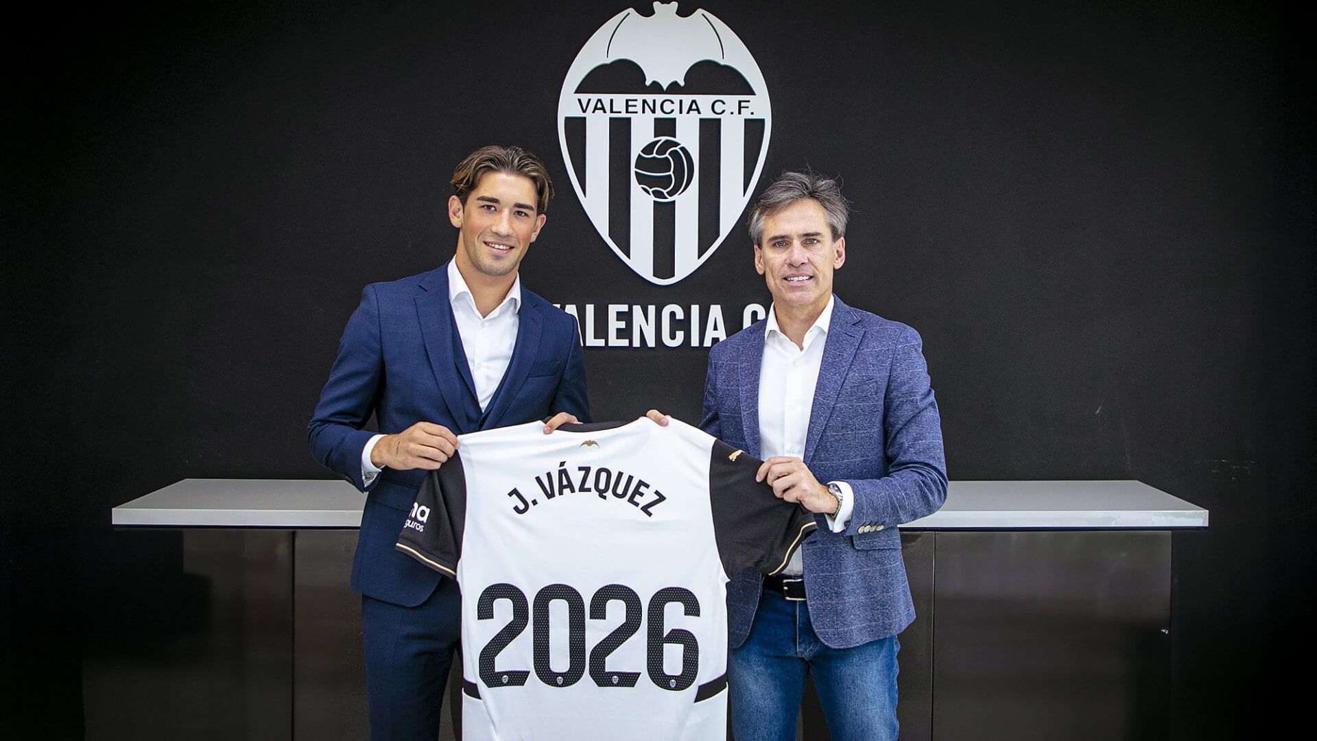 Jesús Vázquez renueva con el Valencia CF hasta 2026.