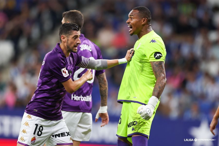  John Víctor detiene el penalti de Braithwaite.