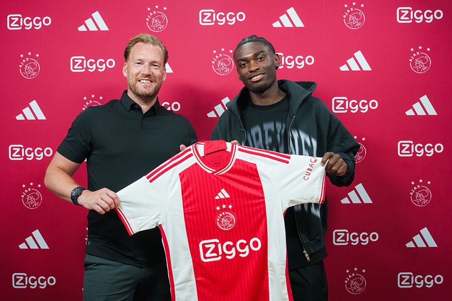 Jorthy Mokio, en su presentación con el Ajax.