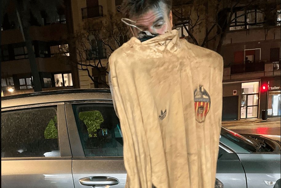  José Ponce salva la colección de camisetas de Valencia