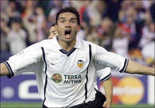  Juan Sánchez celebra uno de sus dos goles ante el Leeds en Champions