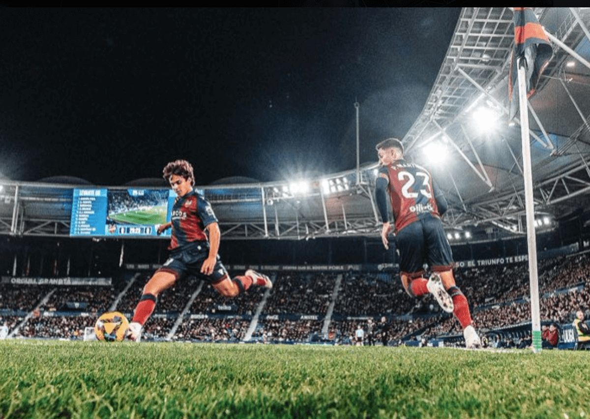  Jugadores del Levante en acción