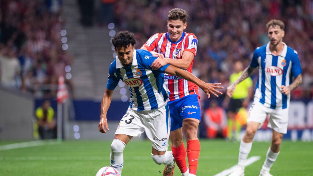 El Hilali y Julián Álvarez en el Atlético de Madrid - Espanyol (Fuente: Cordon Press)