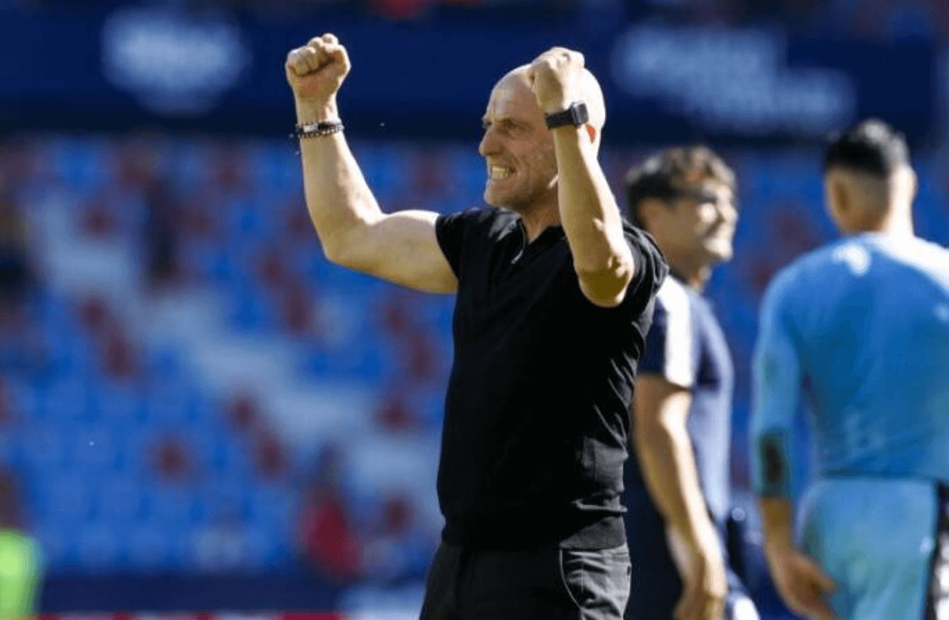  Julián Calero celebra un gol.