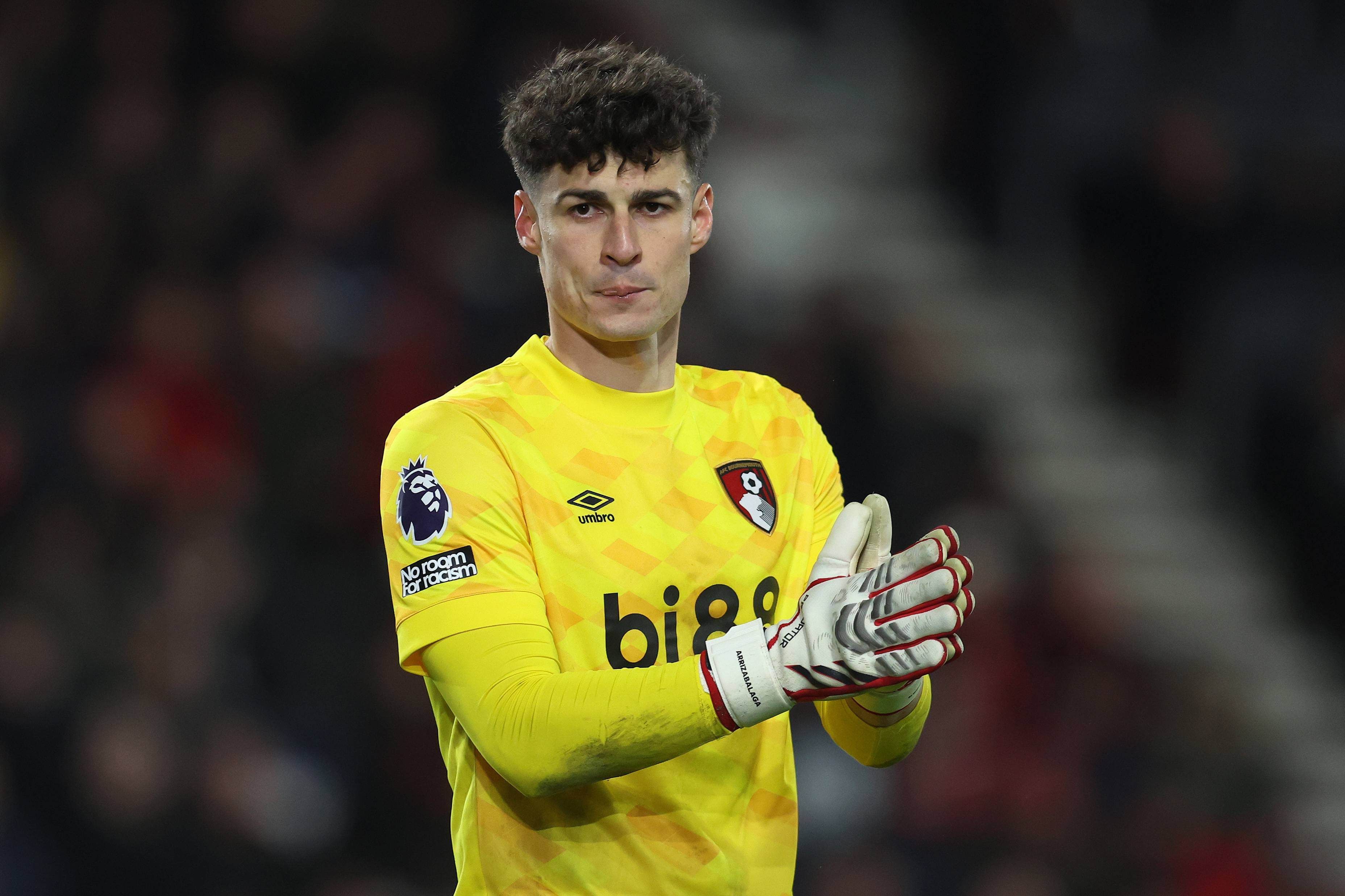  Kepa Arrizabalaga aplaude durante un partido del Bournemouth (Fotos: Cordon Press).